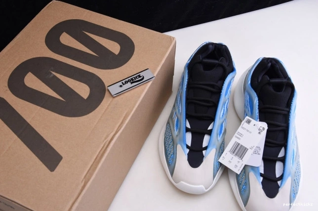 YEEZY GLOW 700 ADIDAS DARK IN THE V3 G54850 0818